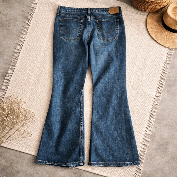 Women's Levi's 519 Low Flare Jeans, Size 5 Short, 28W 29.5L 
Get a great deal on - Picture 4 of 11